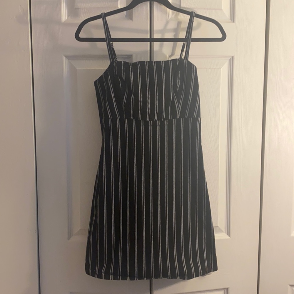 Black and white holister dress with stripes